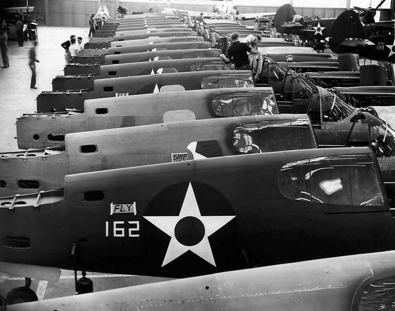 59fb7ec0719c4_P-40_on_Assembly_Line_in_Curtiss-Wright_Plant_1940800.JPG.a936b7cabdf078e6d3edb2aaefb84aec.JPG