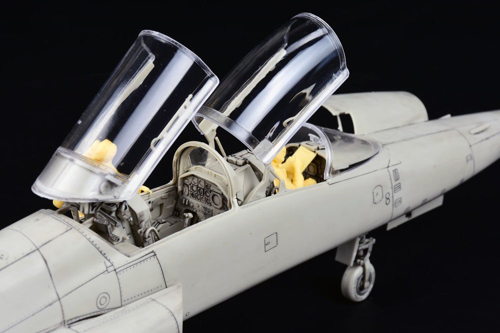 Kitty Hawk 1/32 F-5F Now Available on eBay! - Jet Modeling