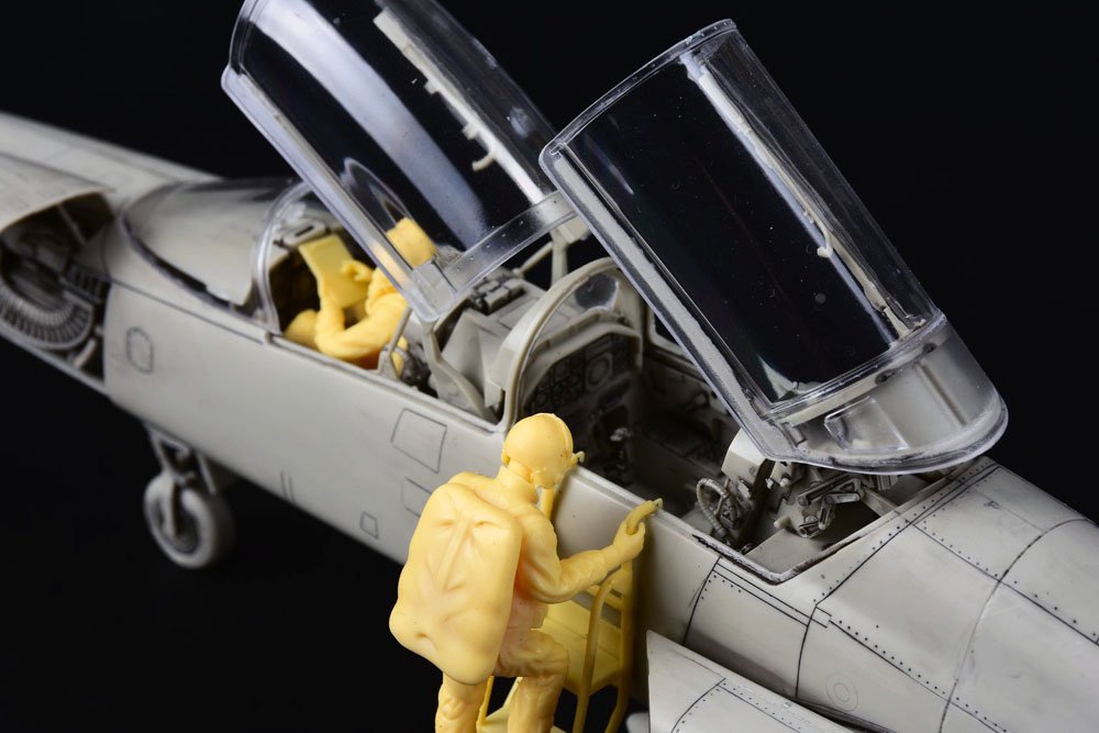 1/32 Kitty Hawk F-5F Tiger II Plastic Model Kit - Squadron.com