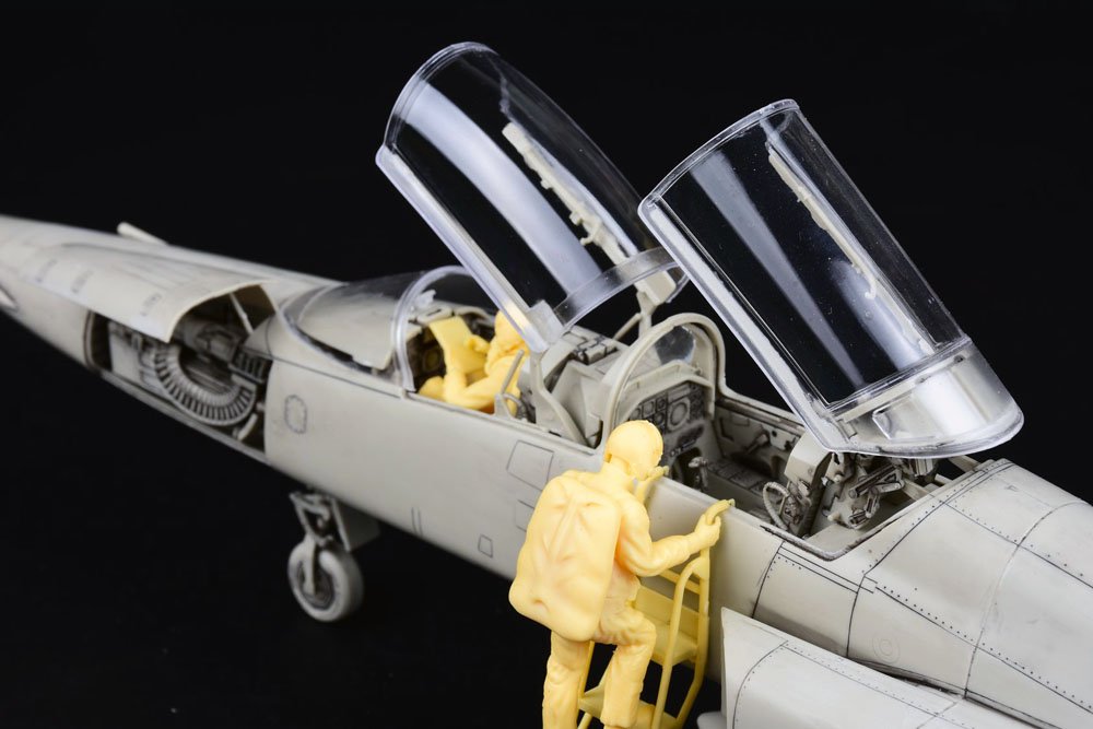 Kitty Hawk 1/32 F-5F Now Available on eBay! - Jet Modeling