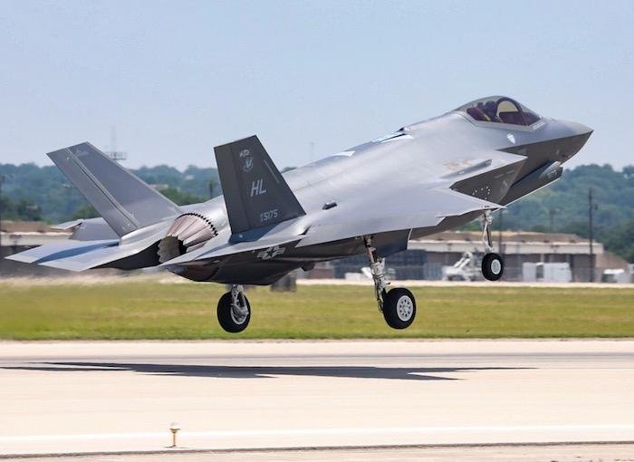 300_f-35-photo2_2__main.jpeg.5559f681f824d58118f35f8af79595b1.jpeg