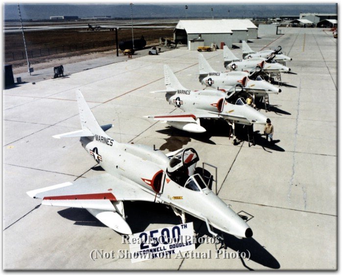 A-4M_158156_No2500_Douglas_El_Segundo_1970s.jpg.44a52b6c031fd80535bb616ce130c6a8.jpg