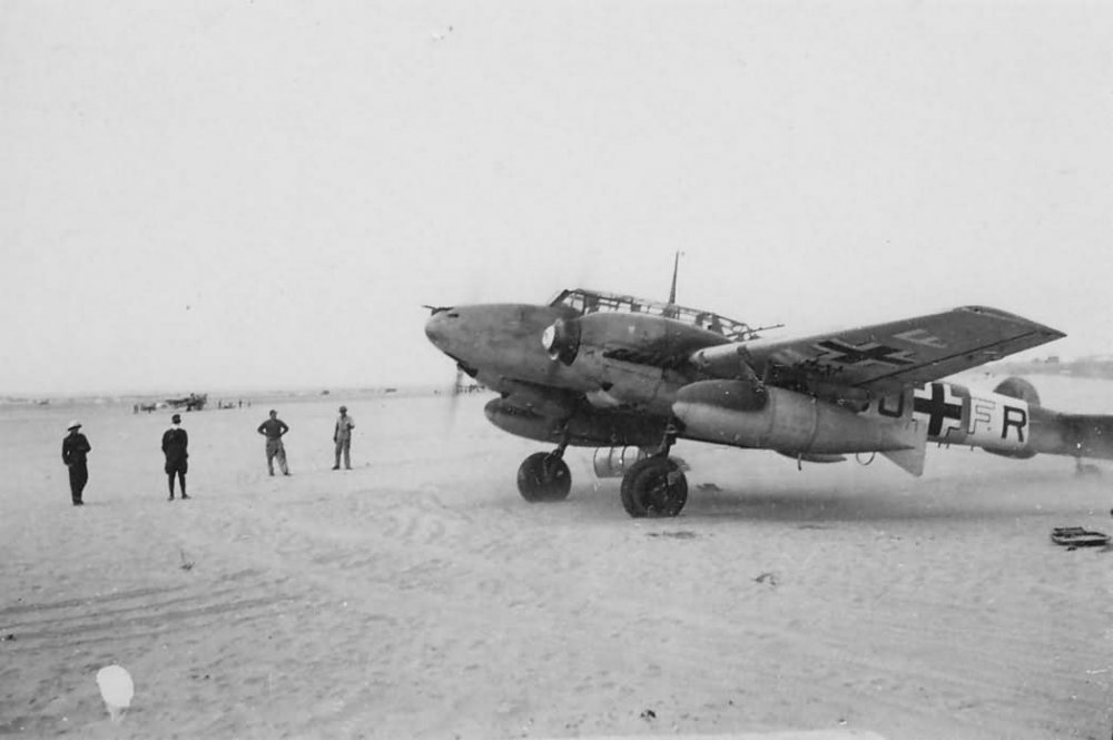 Messerschmitt_Bf_110_3U-FR_ZG26_Afrika.jpg