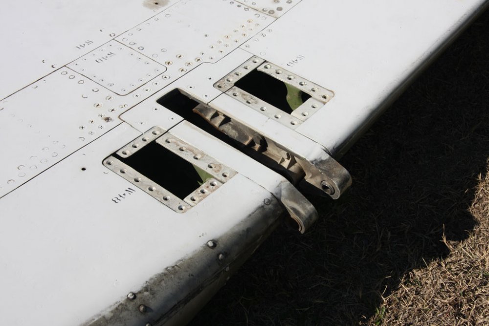 F-105D-Left-Hand-Flap-Lower-Surface-Inboard-Slider.jpg