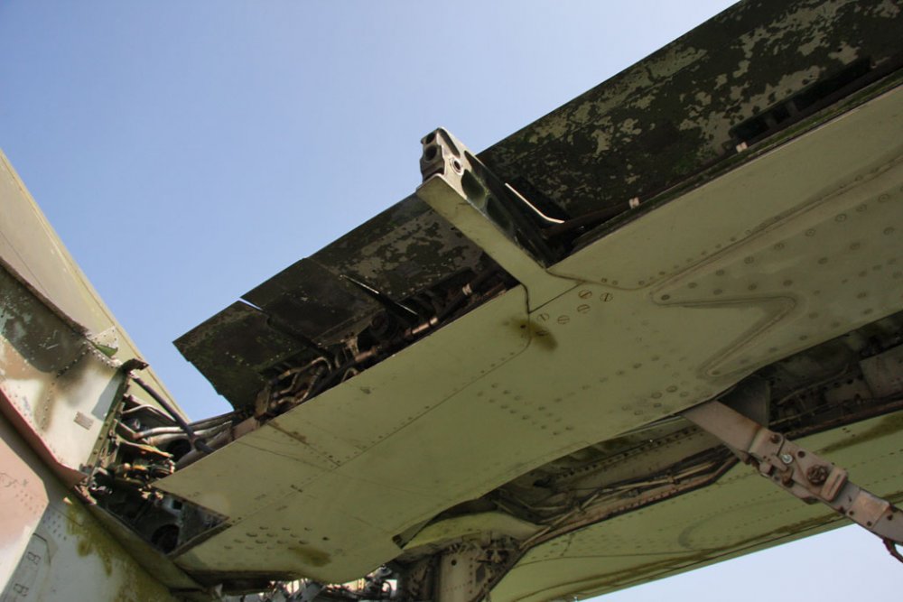 F-105D-Right-Hand-Flap-Inboard-Hinge.jpg