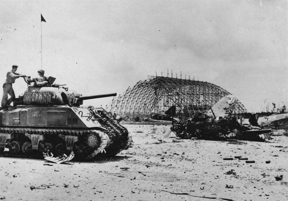 M4_Sherman_tank_on_Peleliu_1944.jpg