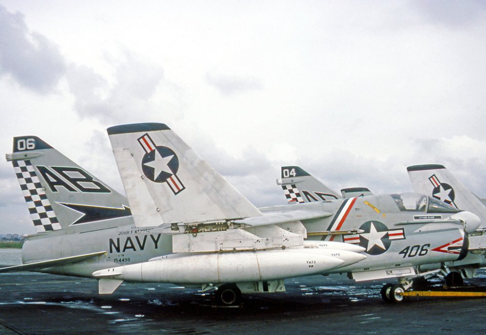 LTV_A-7B_154498_VA-72_JFK_Spit_24_10.76_edited-2.thumb.jpg.bee3c93b84e1f623717be766a54f06cc.jpg