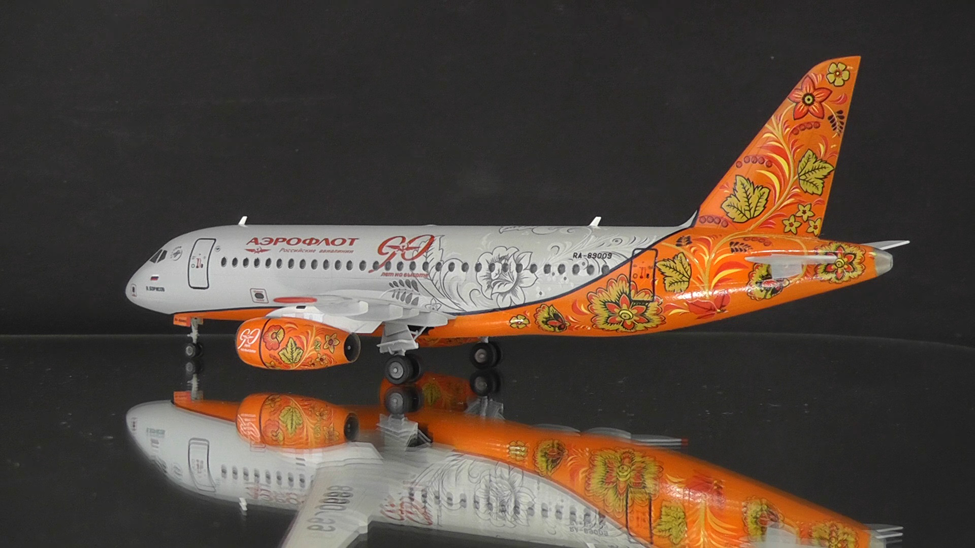 1/100 アエロフロート SSJ100-95B Russian Superjet-100, Aeroflot, Khokhloma, 1/144 - Airliner Modeling