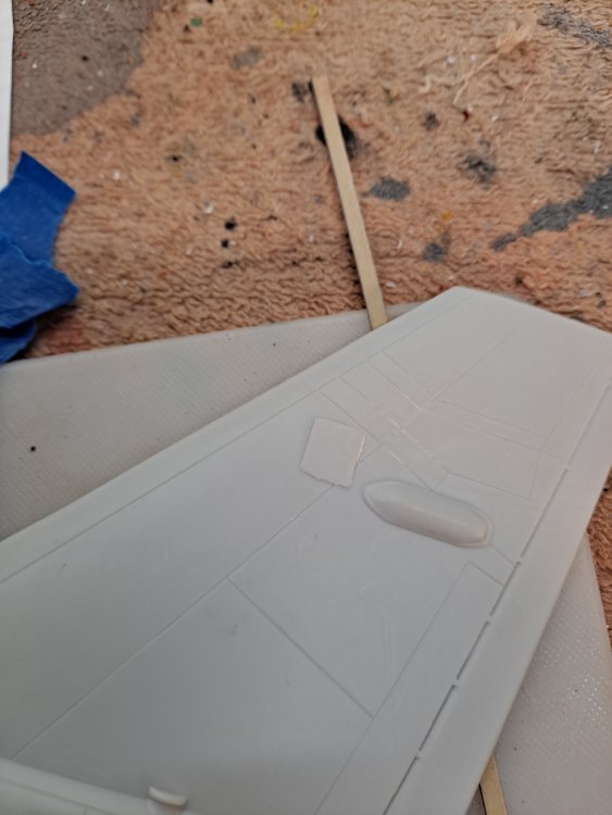 6. ILS-VOR antenna needs sanding.jpg