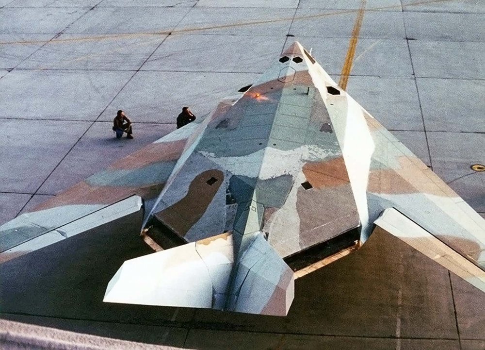 YF-117_01 pastelcamo.jpg