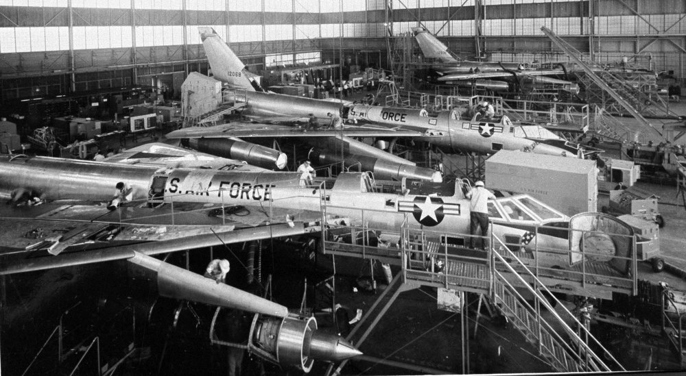 B-58 Maintenance 3.jpg