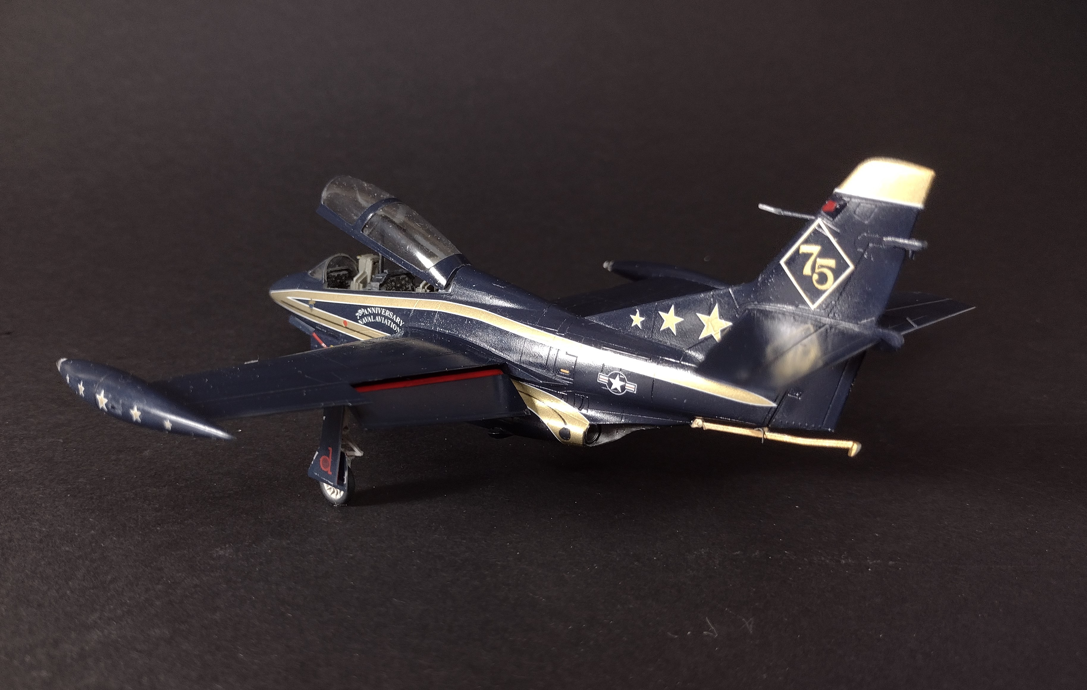 Maquette Avion Wolfpack 1/72 T-2C Buckeye 'Last Flight' – Kit Plastique, Neuf