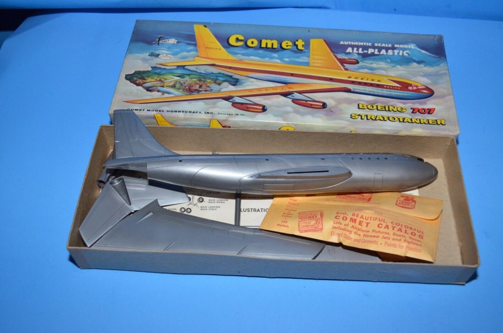 comet 707 plastic kit 01.jpg
