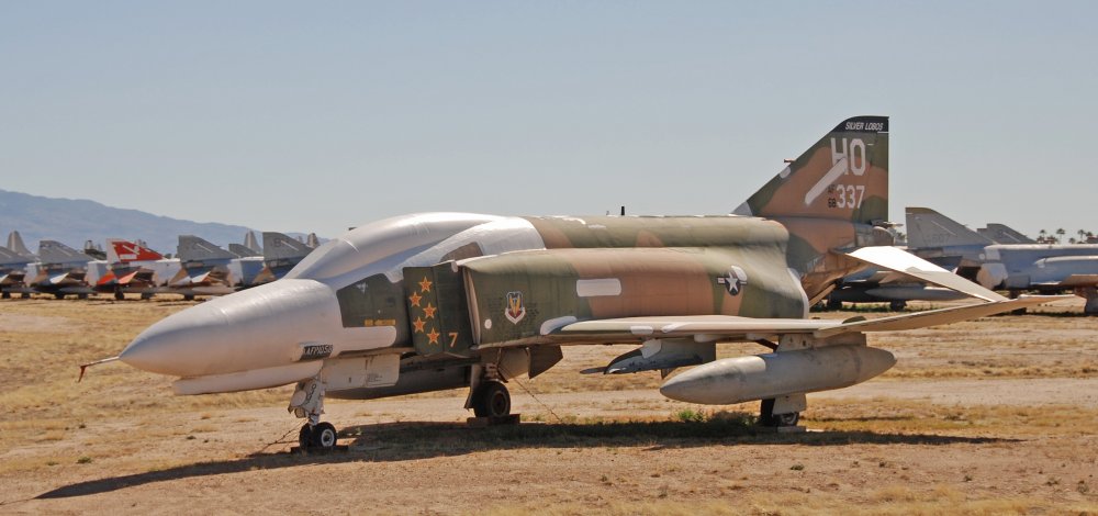 Pima_AMARG_Boneyard_-_Phantom_F4_-_panoramio.jpg