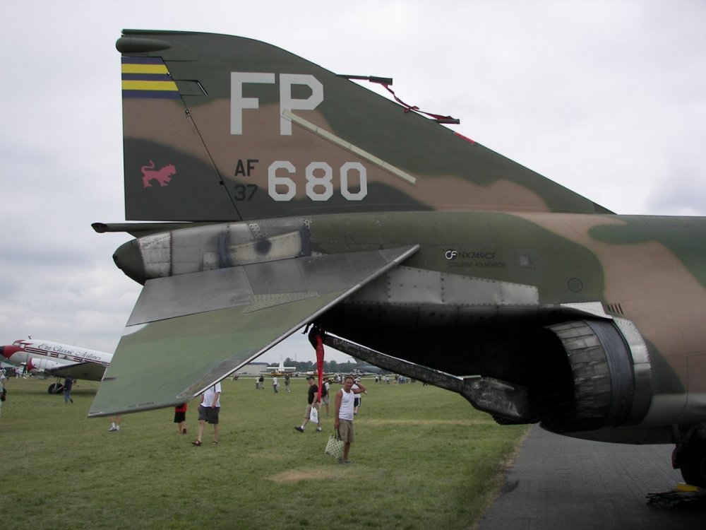 F-4_FP_680_OSH2010RK_05.jpg