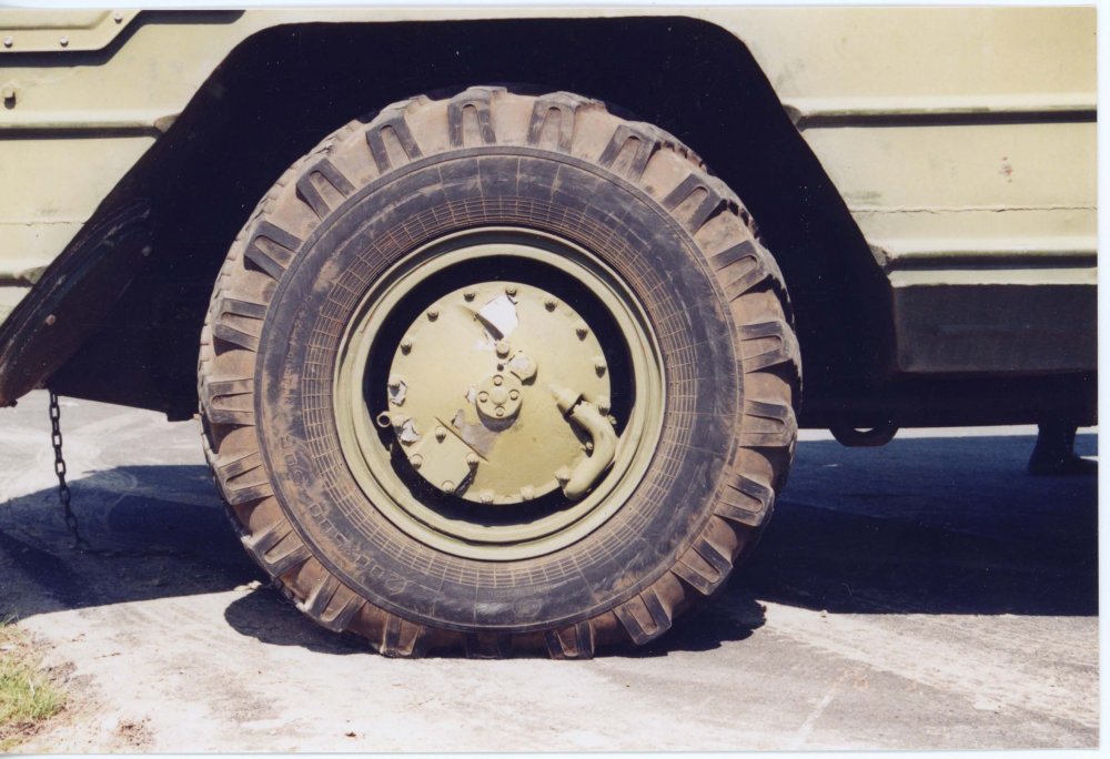 _SA-8_tire_details.jpg