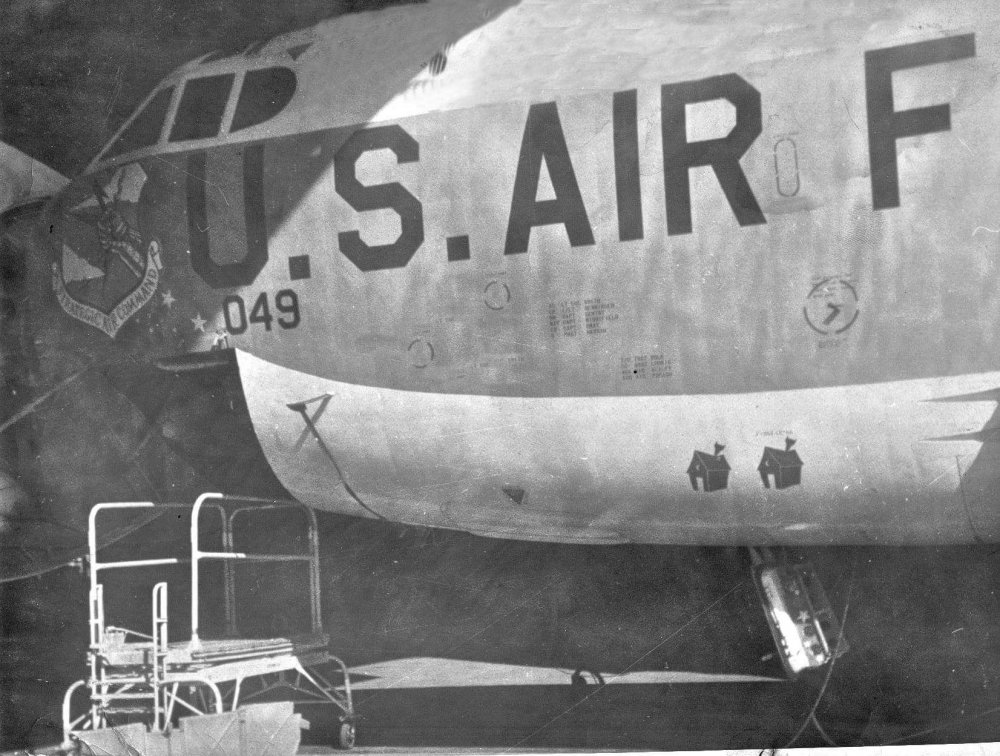 B-52H 60-0049 PS01_Bare_Metal (3).jpg