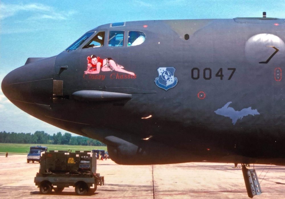 B-52H 60-0047 PS07_Dark_Gray Classy Chassis (4).jpg