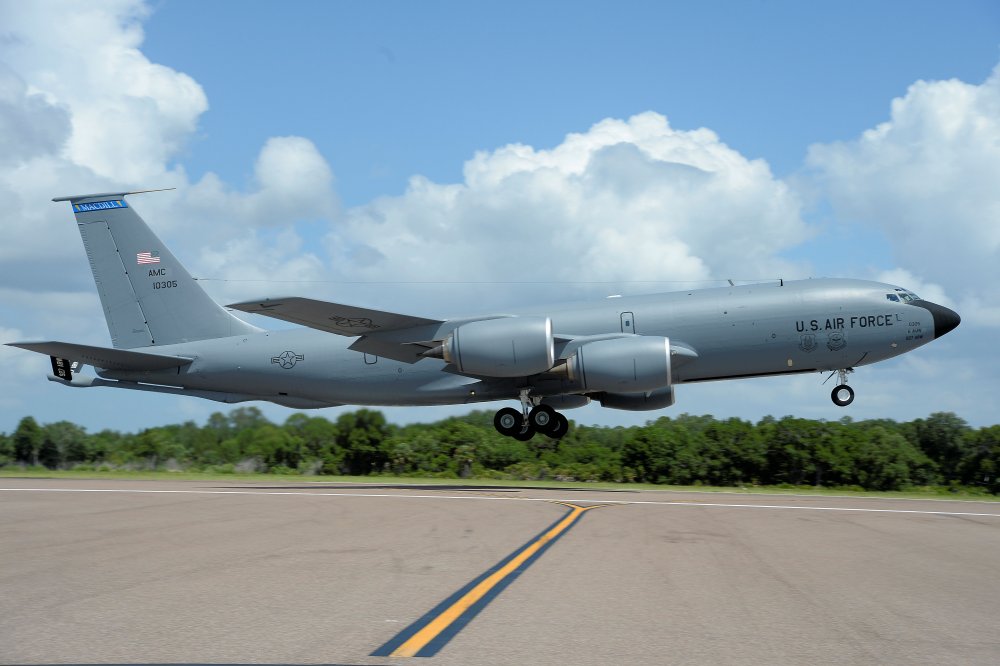 Boeing_KC-135R-BN_Stratotanker_61-0305.thumb.jpg.b18461b2810c3f67a470762bd87aefae.jpg