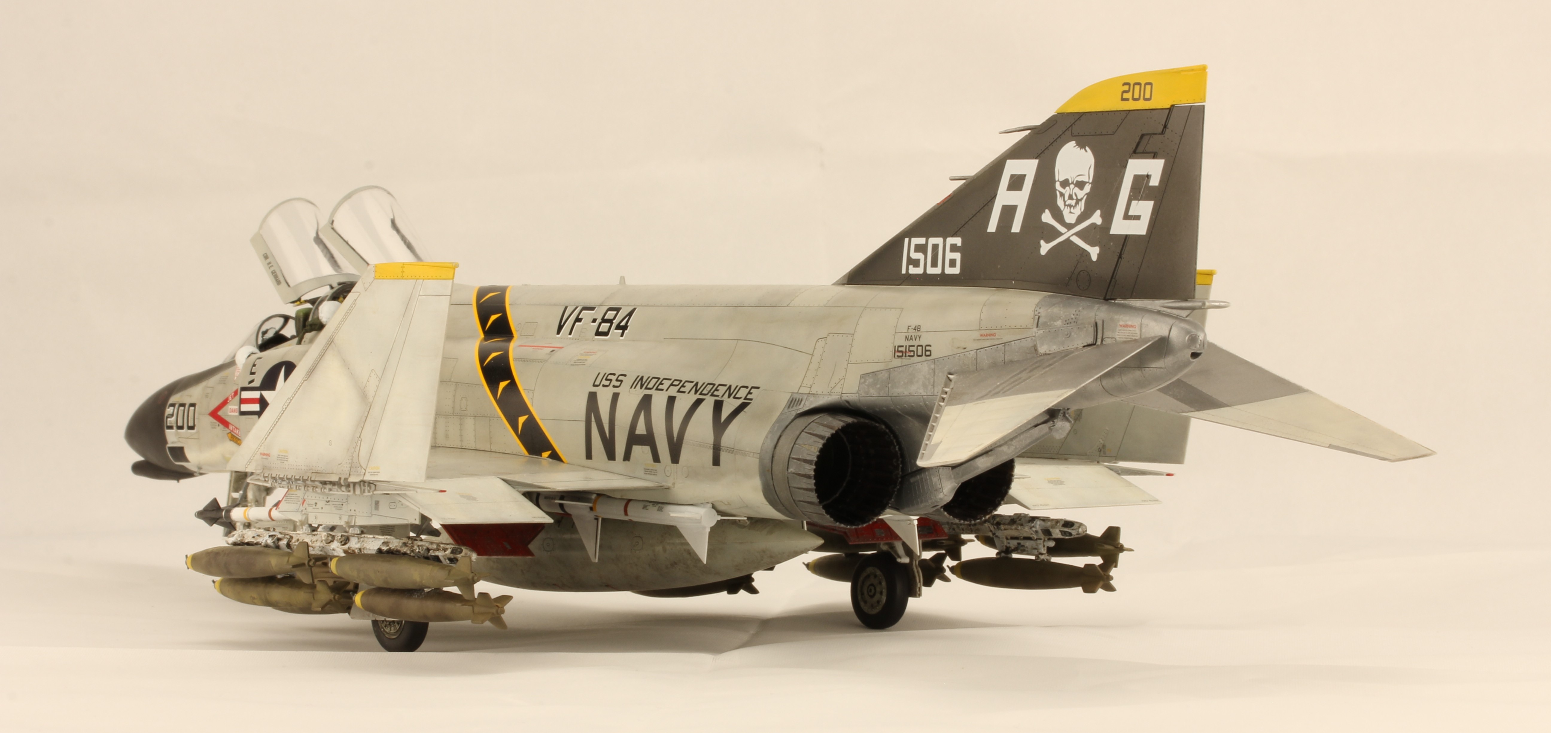 Tamiya F-4B Phantom VF-84 Jolly Rogers - The Display Case