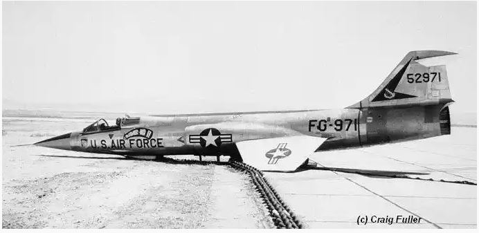 CD48233 - 1/48 F-104 