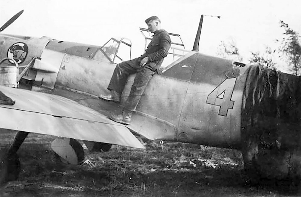 Messerschmitt-Bf-109E3-I.JG27-Yellow-4-France-1940-01.jpg