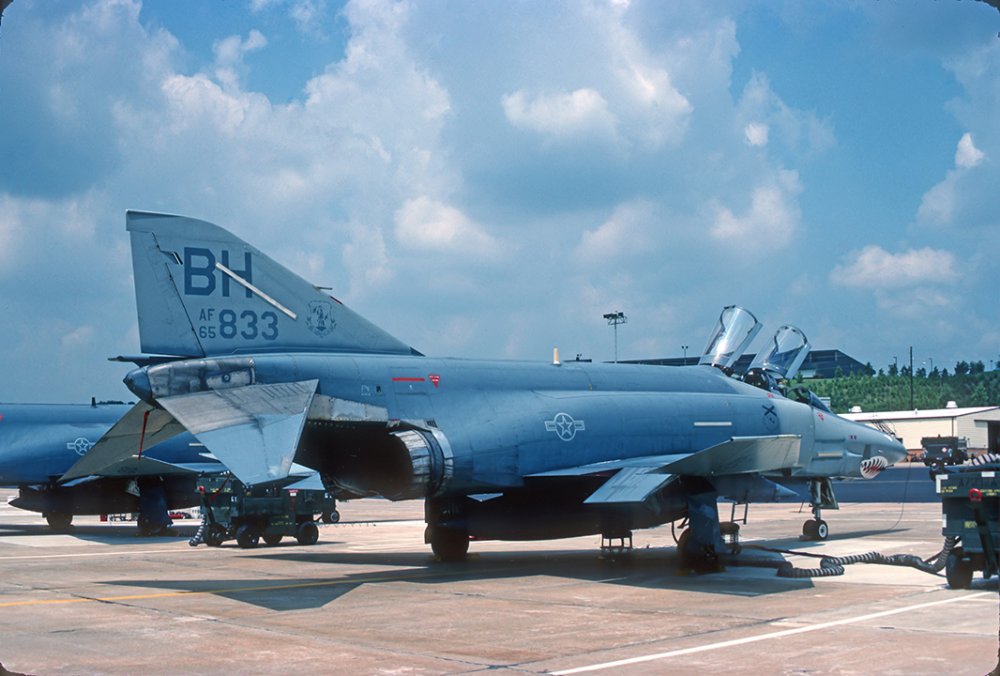 RF-4C_65-0833_RR_117TRW_Birmingham_6-29-91_SM.jpg