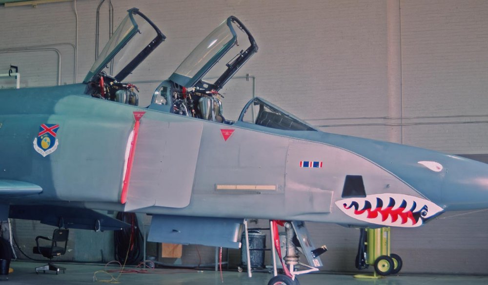 RF-4C_Noseart_117TRW_Birmingham_Aug_1991_SM.jpg