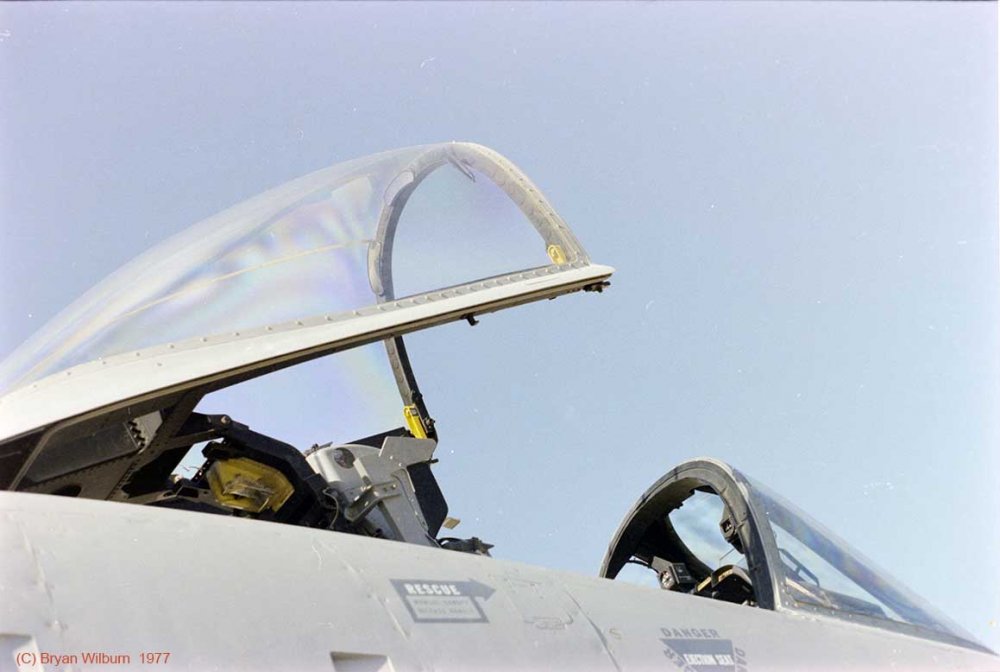 A-10A_75-280_355TTW_DM_BikeLake_Irwin_Can_ESCAPAC_1977__Sm.jpg