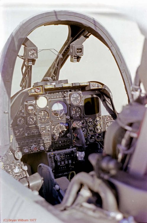 A-10A_75-280_355TTW_DM_BikeLake_Irwin_instr_1977__Sm.jpg