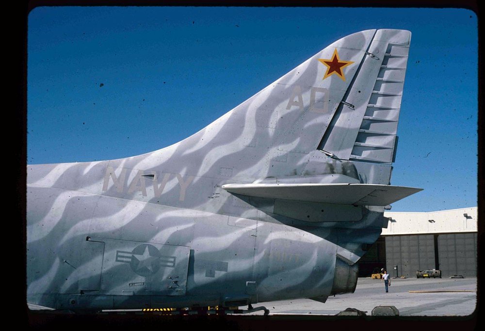 A-4E_149977_AD-615_VF-45_1987-93_LH-Tail_A-1620__Sm.jpg