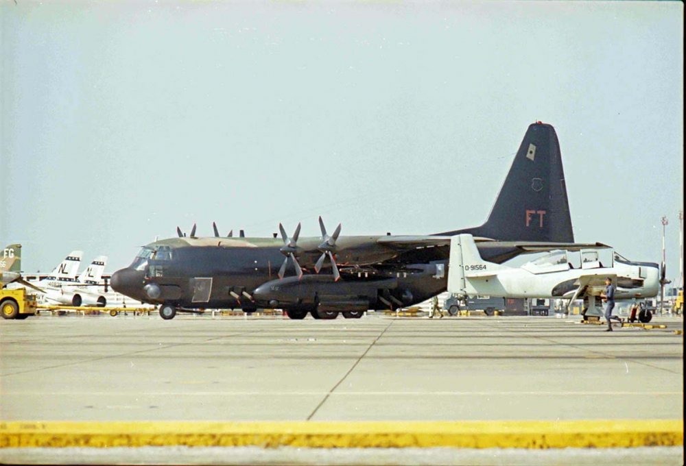 Air_America_T-28D_0-91564_NKP_AC-130_LT_Ubon_Sm.jpg