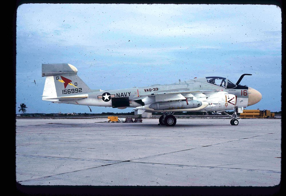 EA-6A_156992_VAQ-33_Nat_museum_naval_Aviation_A-2329_Sm.jpg