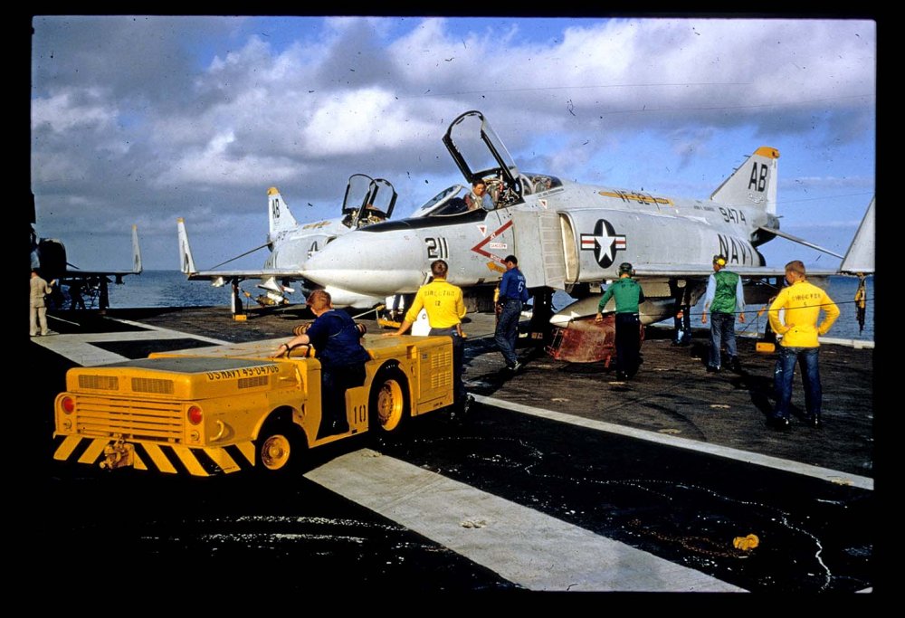 F-4B_AF-211_VF-32_1972_A-5813_Sm.jpg