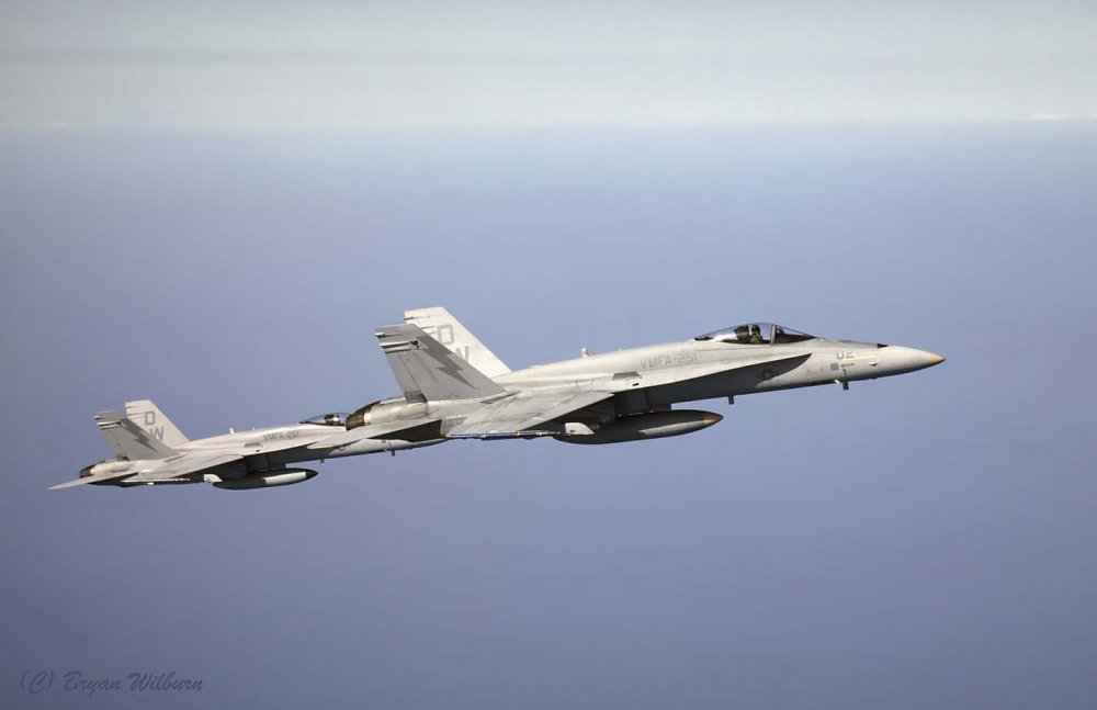 FA-18A_162424_162464_vMFA-251_OceanVenture_Atlantic_Refuel_06-14-92_BryanWilburn_SM.jpg