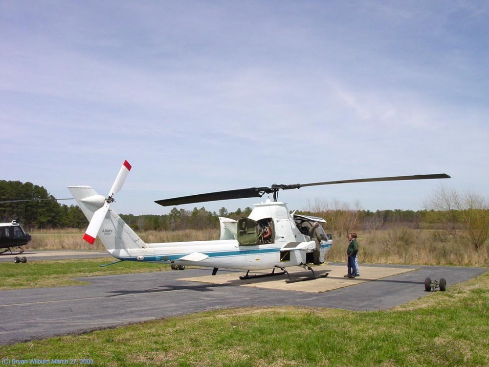 AH-1G_70-15979_EUSTIS_VA_March-2003_Sm.jpg