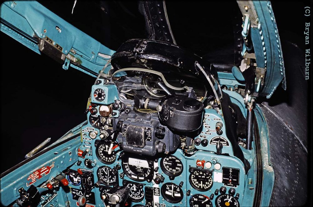 MiG-21_Cockpit_Gunsight-Armor_Feb-1990__sm.jpg