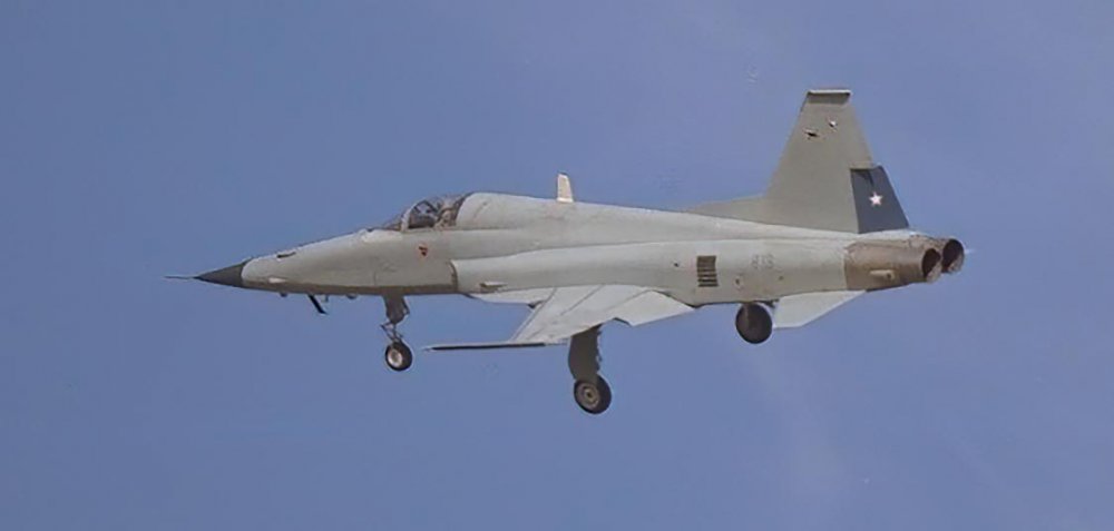 F-5_Tiger_III_Chile_Flt_No-813_Crop.jpg