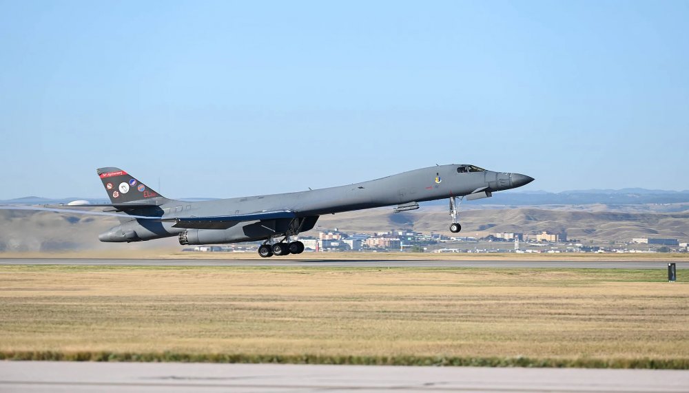 B-1B_Lancer_attached_to_the_37th_Bomb_Squadron_takes_off_in_support_of_a_Raider_Reach_exercise_at_Ellsworth_Air_Force_Base_S.D._Sept_16_2024..jpeg