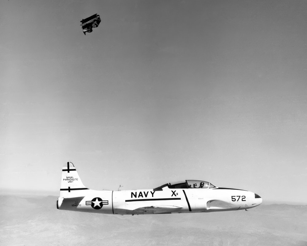 00_TV-2_124572_US_Navy_ejection_seat_test_with_Shooting_Star_in_1954_Lost_Oct_4_1956.thumb.jpg.4ae4aac064e2e9bb88e321093ecb2c3b.jpg