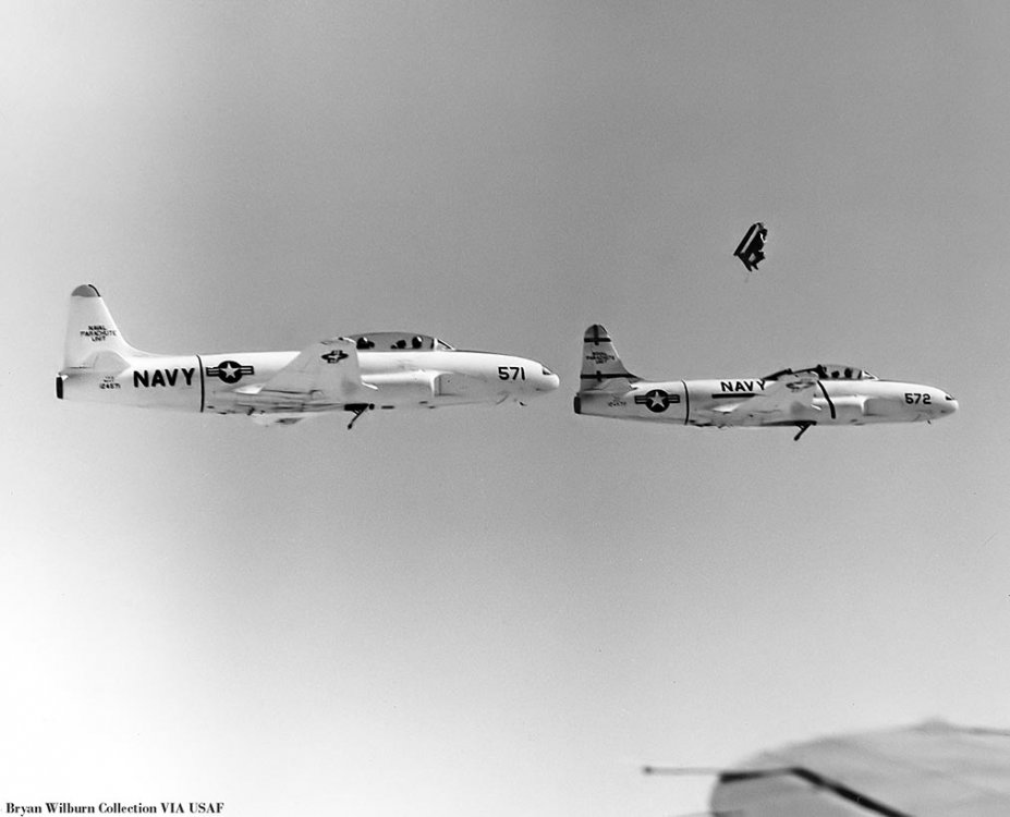 09C_TV-2_124572-US_Navy_ejection_seat_test_AC_in_1954__Sm.thumb.jpg.3d001ae26d896645be1f575744de99d7.jpg