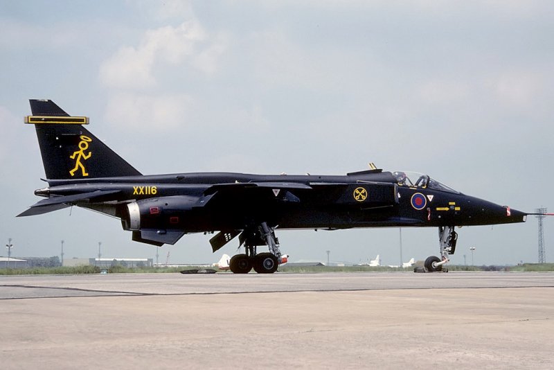 1910594417_Sepecat_Jaguar_GR1A_UK_-_Air_Force_AN1878247.jpg.e66f64d7a69bda6d3de4096e76c8d28c.jpg