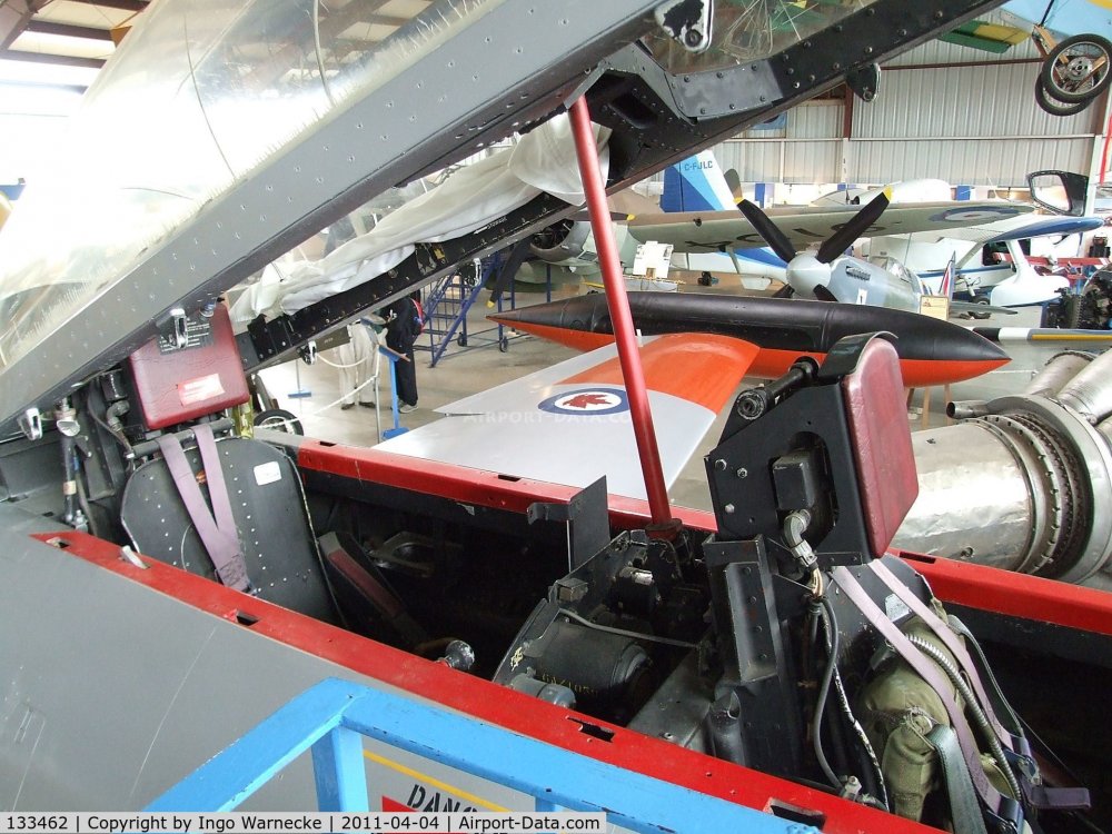 02_CT-133_Frt_Aft_Seat_Above_Ingo-Warnecke_airport-data.thumb.jpg.c9f36817afa6440218c704f758eca933.jpg