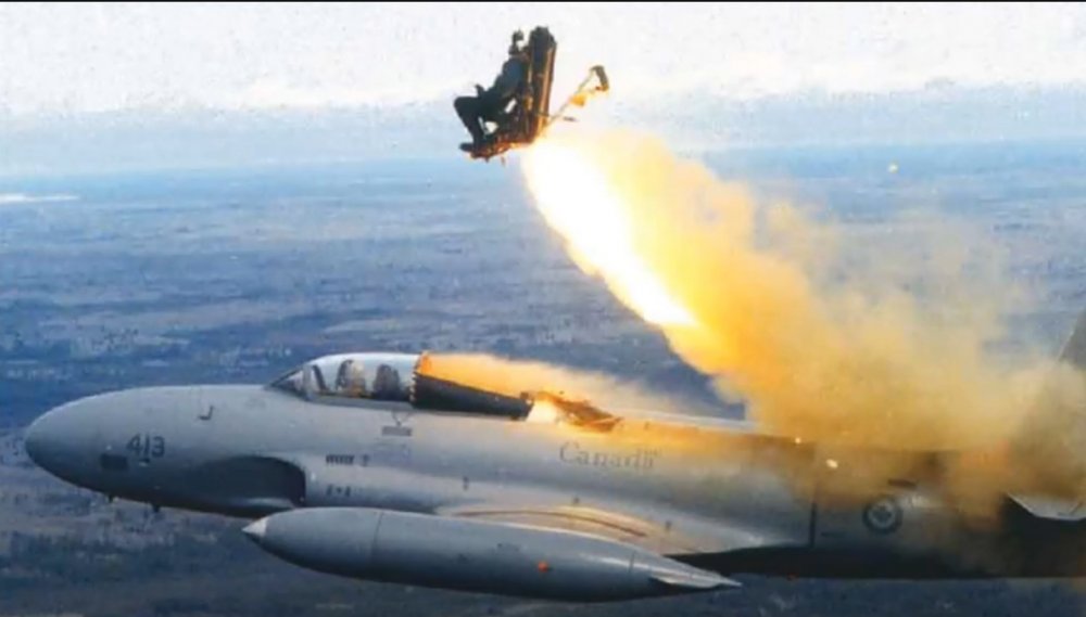 11d_CX-133_Mk3_Ejection-seat_test_AC_Lockheed_ROCAT_Drougue.thumb.jpg.d5e38b244d875aa9de09bf378a1d3a71.jpg