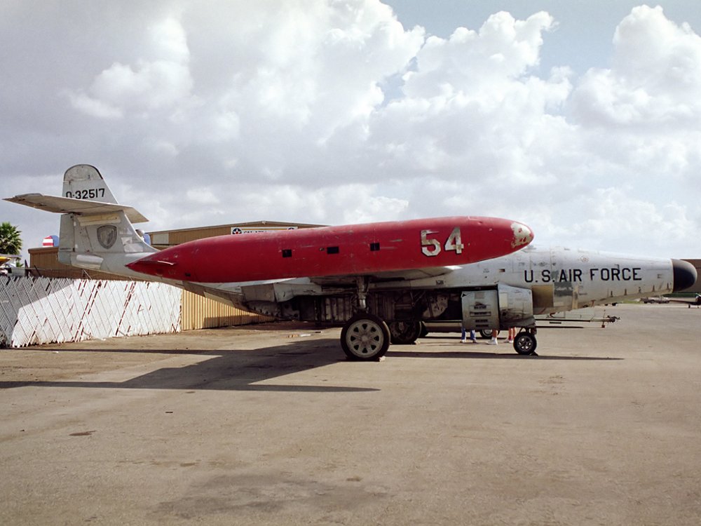 F-89J53-2517Chino93MB.jpg