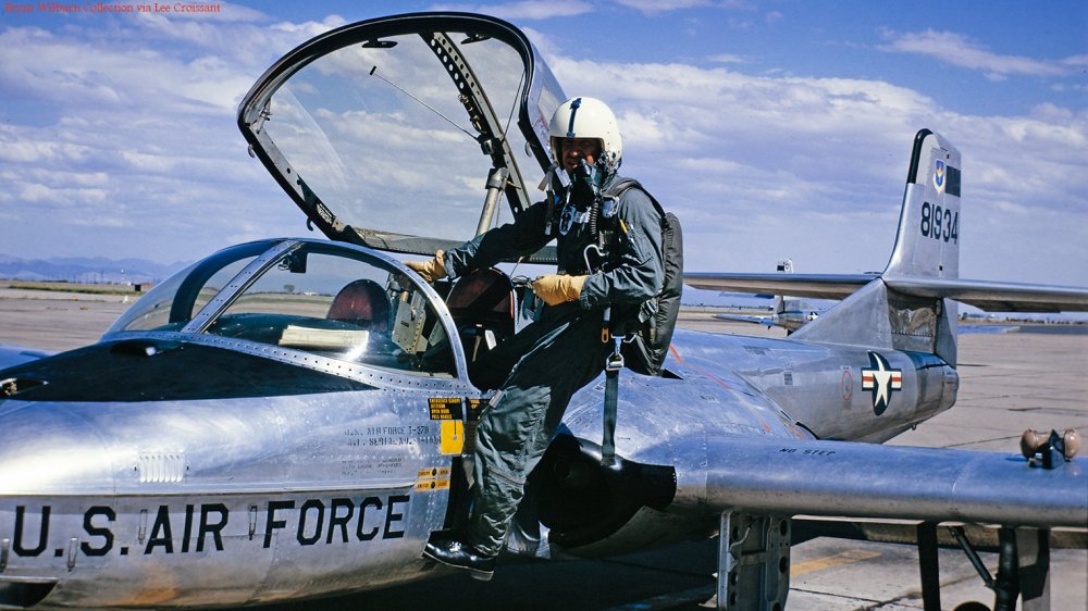 012c_T-37B_Pilot_LeeCroissant.thumb.jpg.d601103122b9a00acb6c90db475820b2.jpg