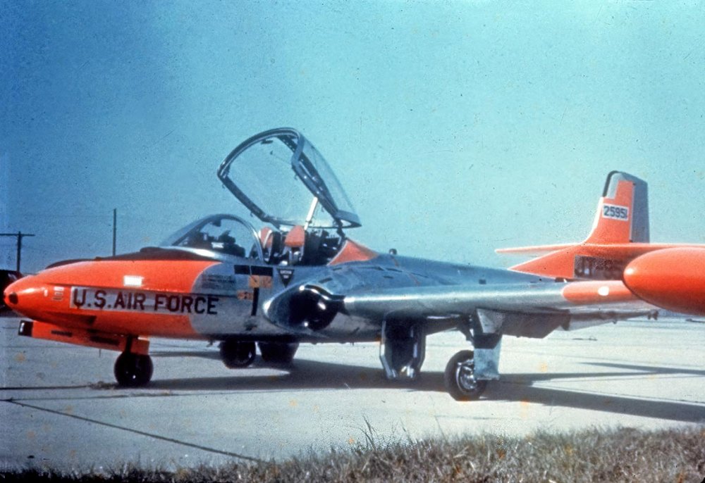 012e_T-37B_T-37C-Protp_YAT-37D_YA-37A_62-5951.thumb.jpg.f5aee63df1f8ab1e518600a7d606aecd.jpg