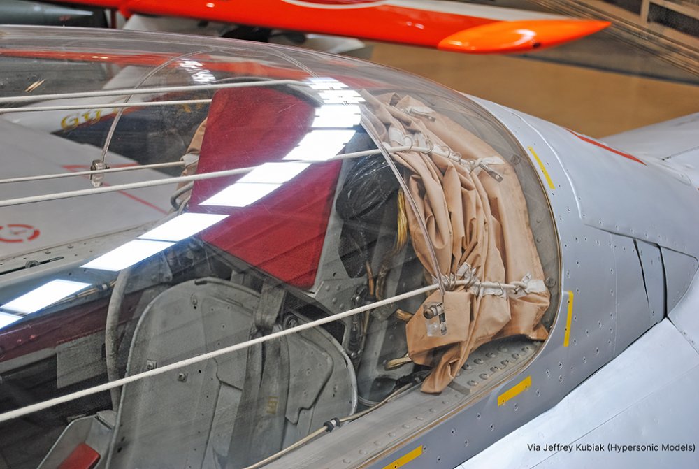 ROCAT_01a_R_JSDF_T-33A_Aft_Seat_Canopy_Hinge.thumb.jpg.e3151d499a40dee03d289450e89adac9.jpg