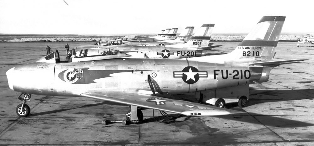 71st_Fighter-Interceptor_Squadron_North_American_F-86A_Sabres.thumb.jpg.b45acc9d3507d148312f5b902a46f35c.jpg