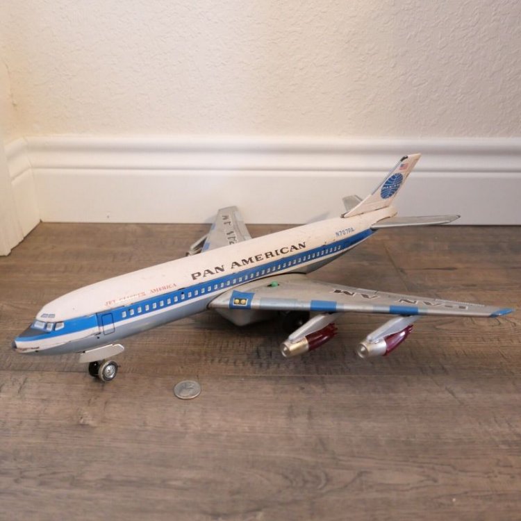 Pan Am tin Japanese toy plane-1960s.jpg